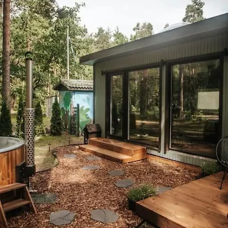度假居 Hot Tub In The Woods Yarvekyulya